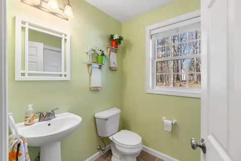 36 Maplevale Road East Kingston NH 03827