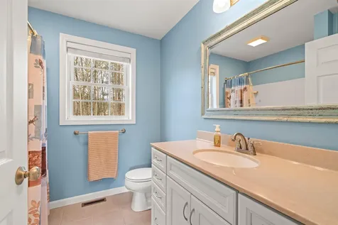36 Maplevale Road East Kingston NH 03827
