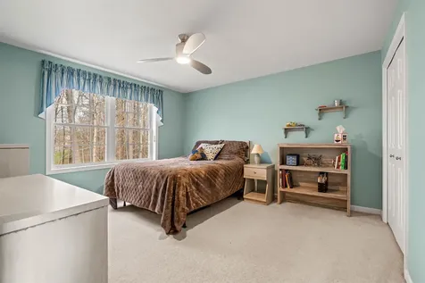 36 Maplevale Road East Kingston NH 03827