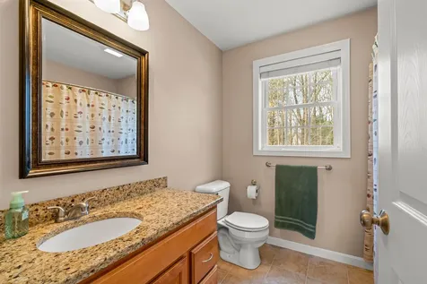 36 Maplevale Road East Kingston NH 03827