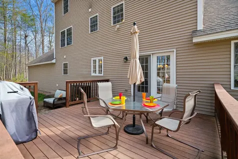 36 Maplevale Road East Kingston NH 03827
