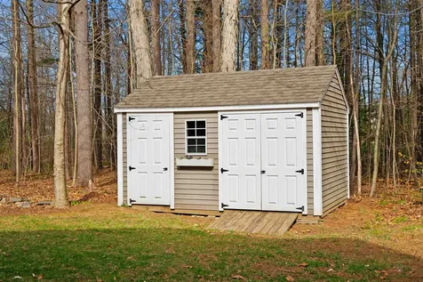 36 Maplevale Road East Kingston NH 03827