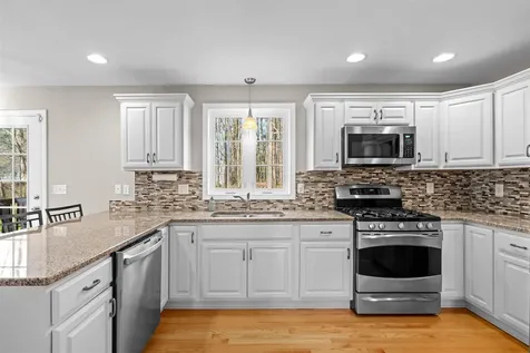 36 Maplevale Road East Kingston NH 03827