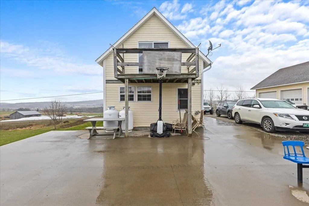 700 Number 12 Road Newport Town VT 05857