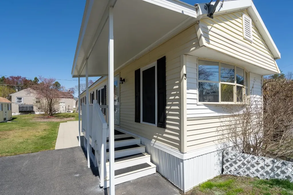 3 Hunter Boulevard Londonderry NH 03053