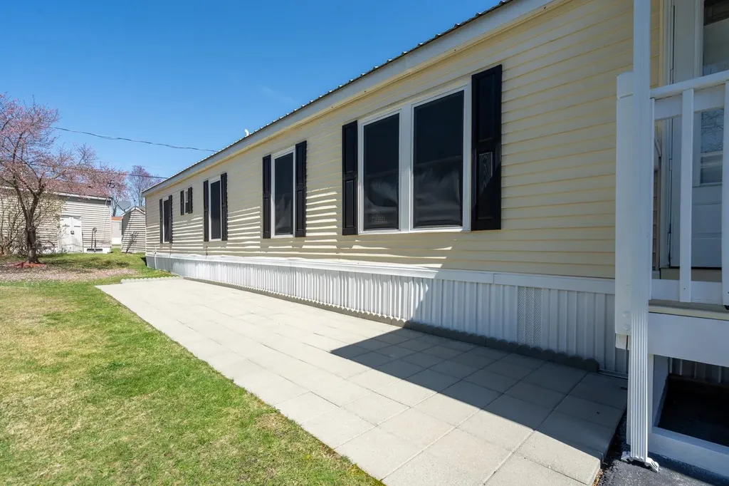 3 Hunter Boulevard Londonderry NH 03053