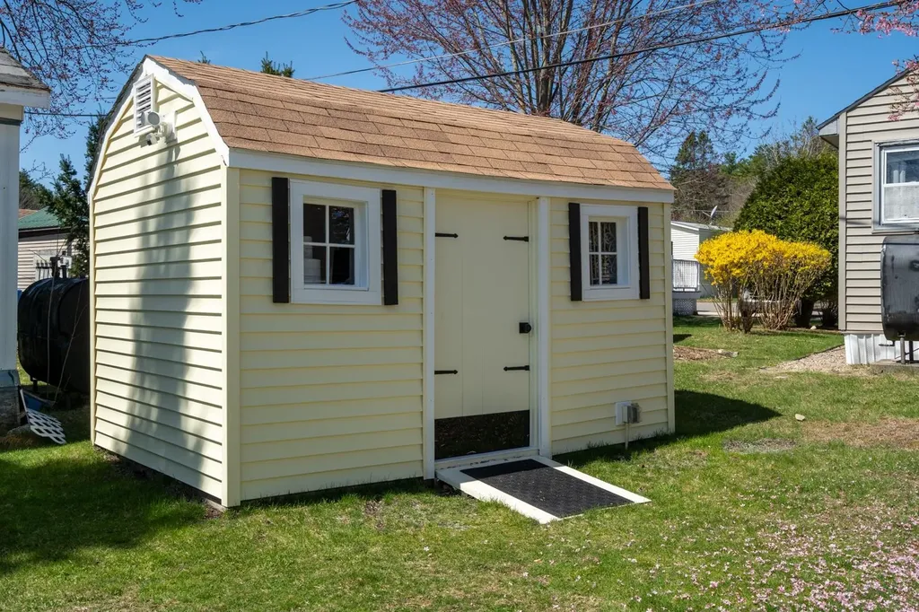 3 Hunter Boulevard Londonderry NH 03053