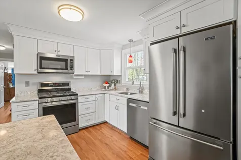 17 Cindy Drive Nashua NH 03062