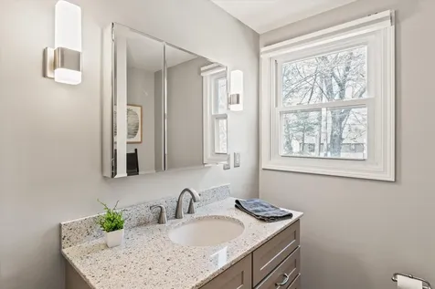 17 Cindy Drive Nashua NH 03062
