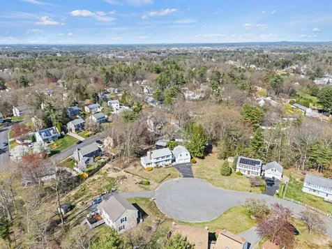 17 Cindy Drive Nashua NH 03062