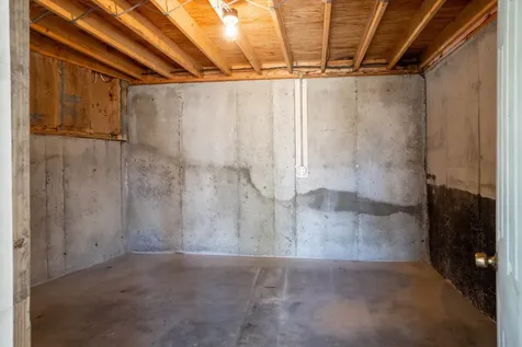 17 Cindy Drive Nashua NH 03062