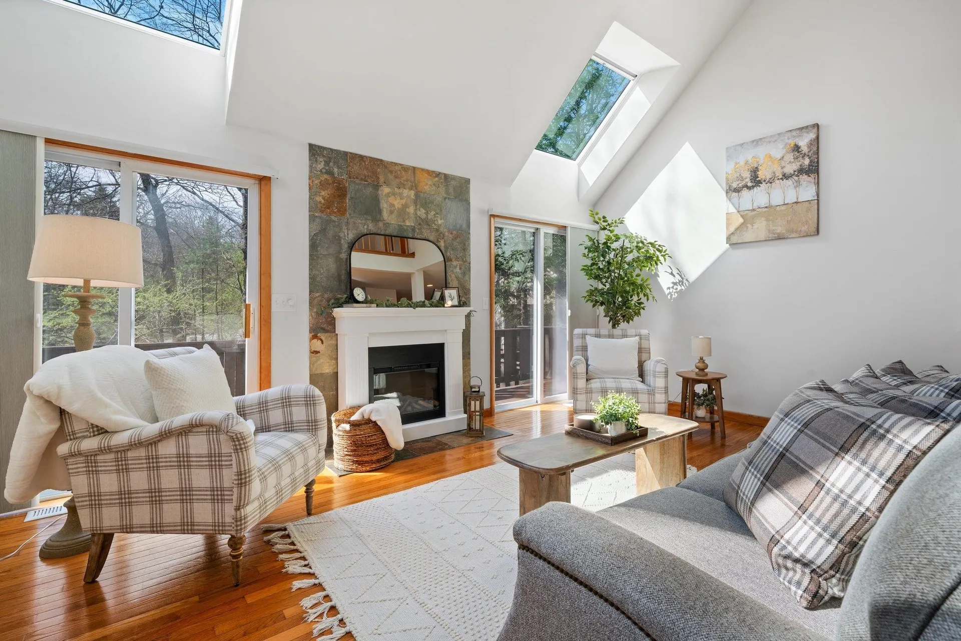 18 Seasons Lane Londonderry NH 03053