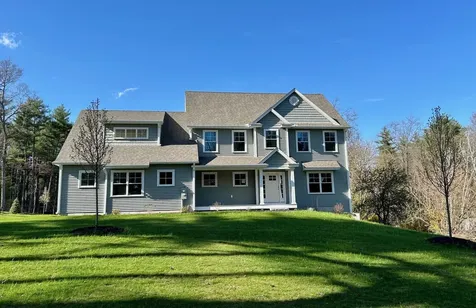 15 Bartlett Avenue Nashua NH 03064
