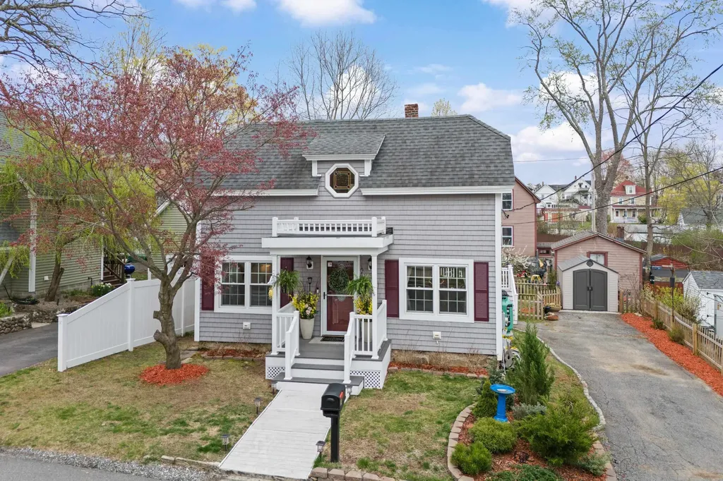 5 Howard Street Derry NH 03038