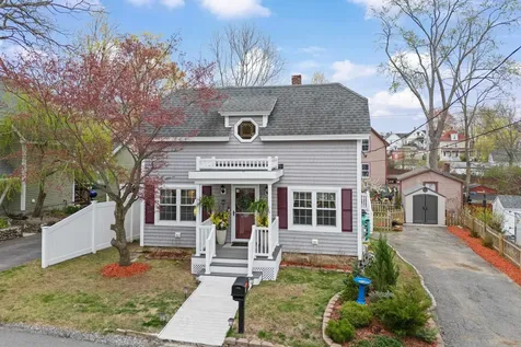 5 Howard Street Derry NH 03038