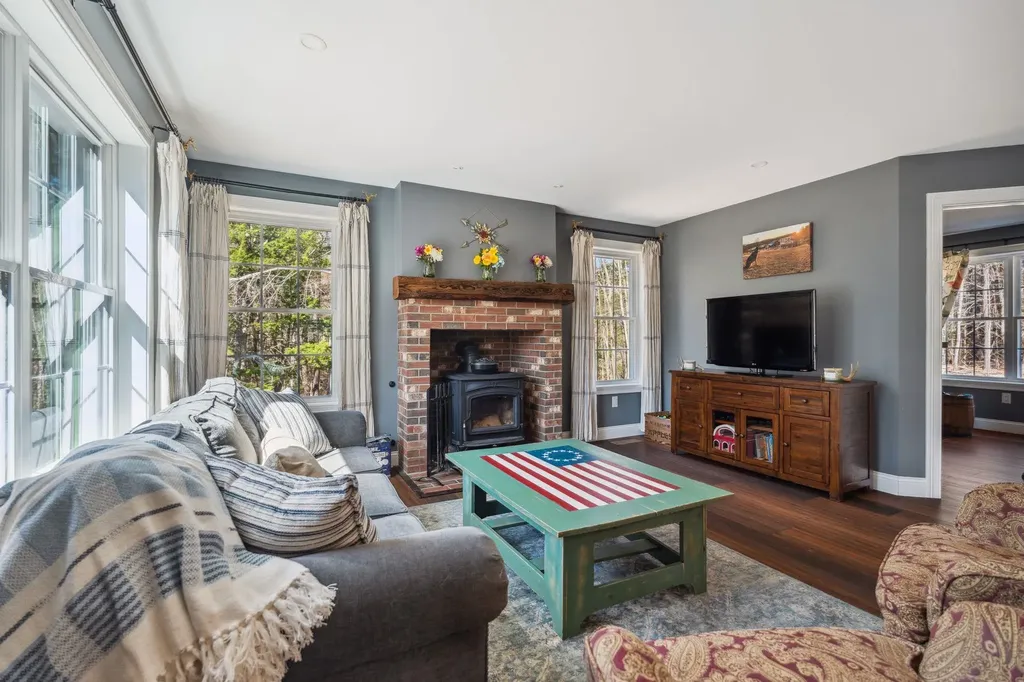 19 Shady Hill Road Weare NH 03281