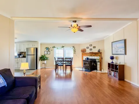 8 Cammett Drive Raymond NH 03077