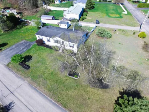 8 Cammett Drive Raymond NH 03077