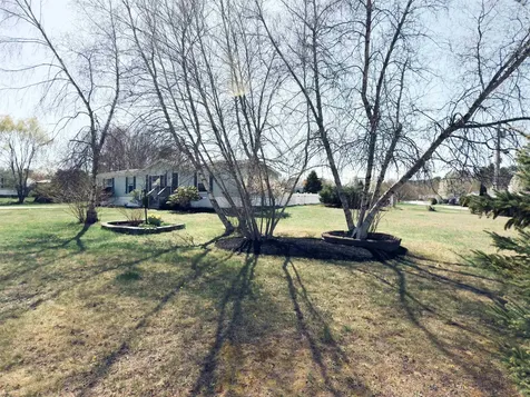 8 Cammett Drive Raymond NH 03077