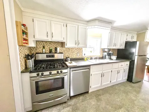 8 Cammett Drive Raymond NH 03077