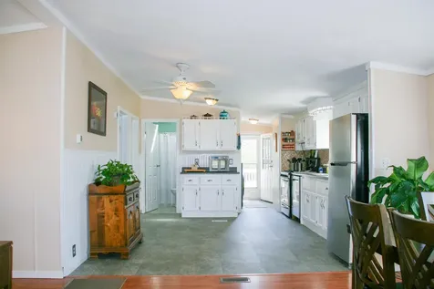 8 Cammett Drive Raymond NH 03077