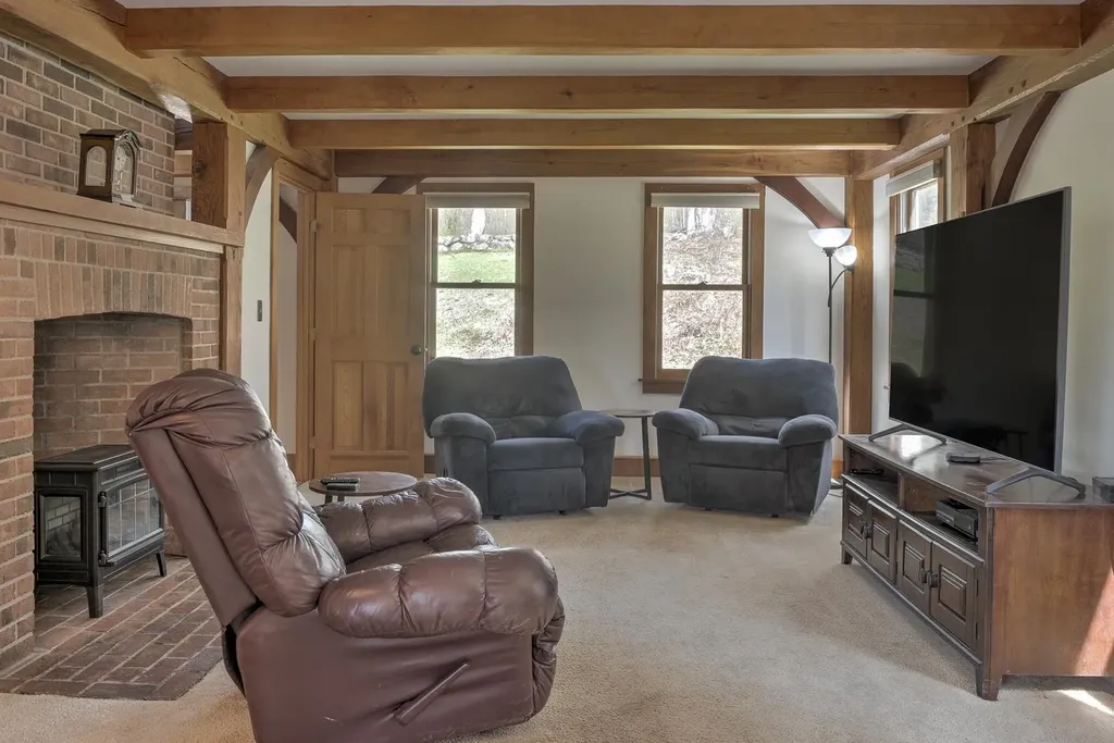 143 Peg Shop Road Keene NH 03431