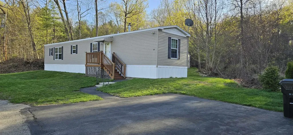 87 Mobile Drive Hudson NH 03051