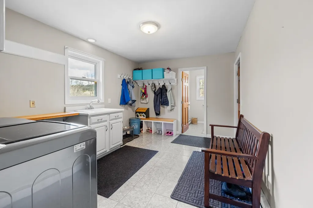 24 Chelsea Circle Lebanon NH 03784