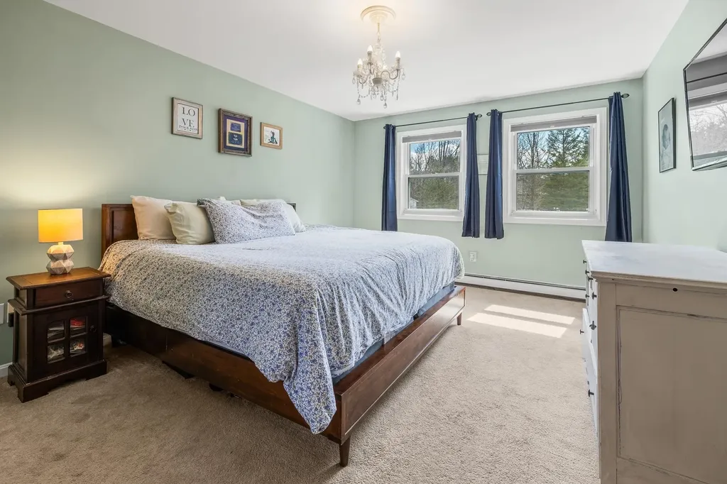 24 Chelsea Circle Lebanon NH 03784