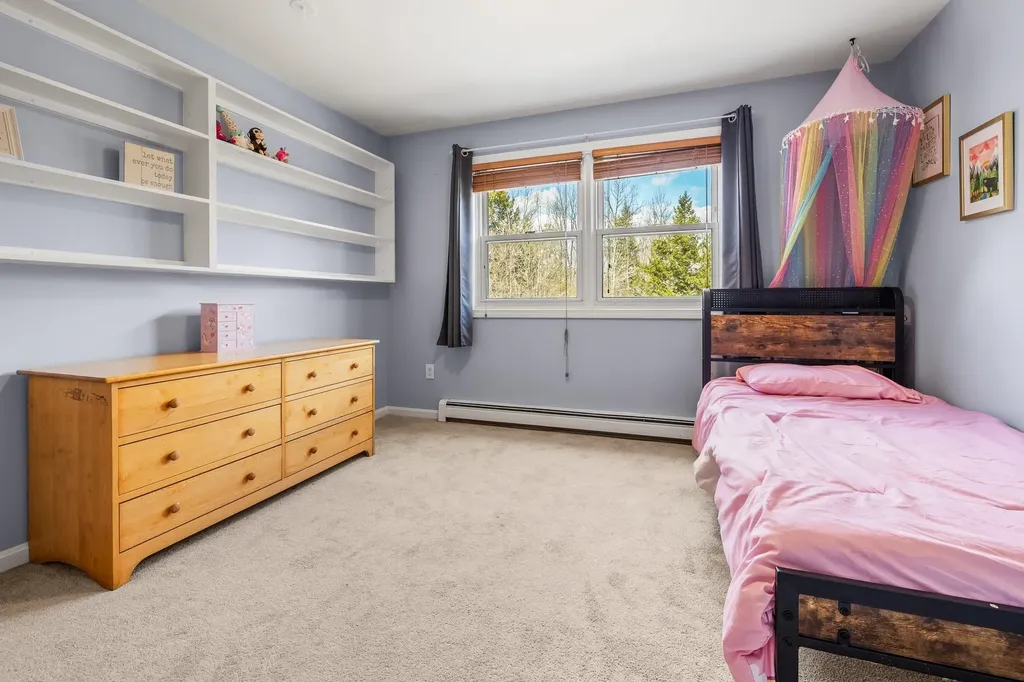 24 Chelsea Circle Lebanon NH 03784