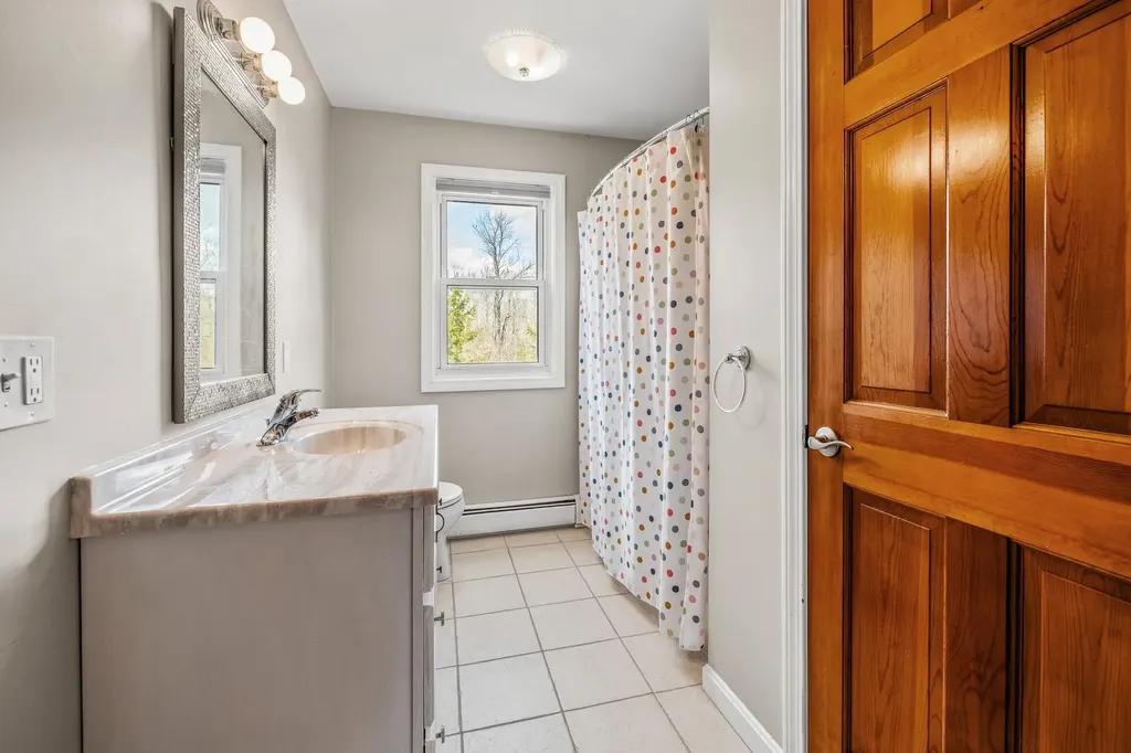 24 Chelsea Circle Lebanon NH 03784