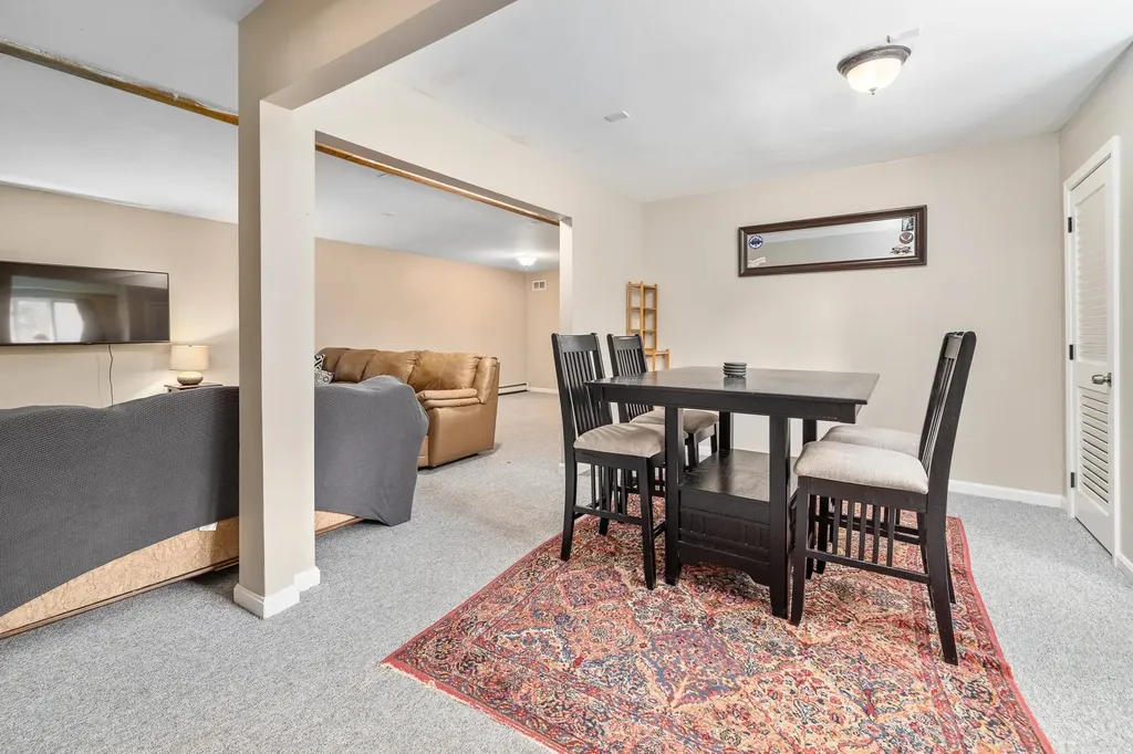 24 Chelsea Circle Lebanon NH 03784