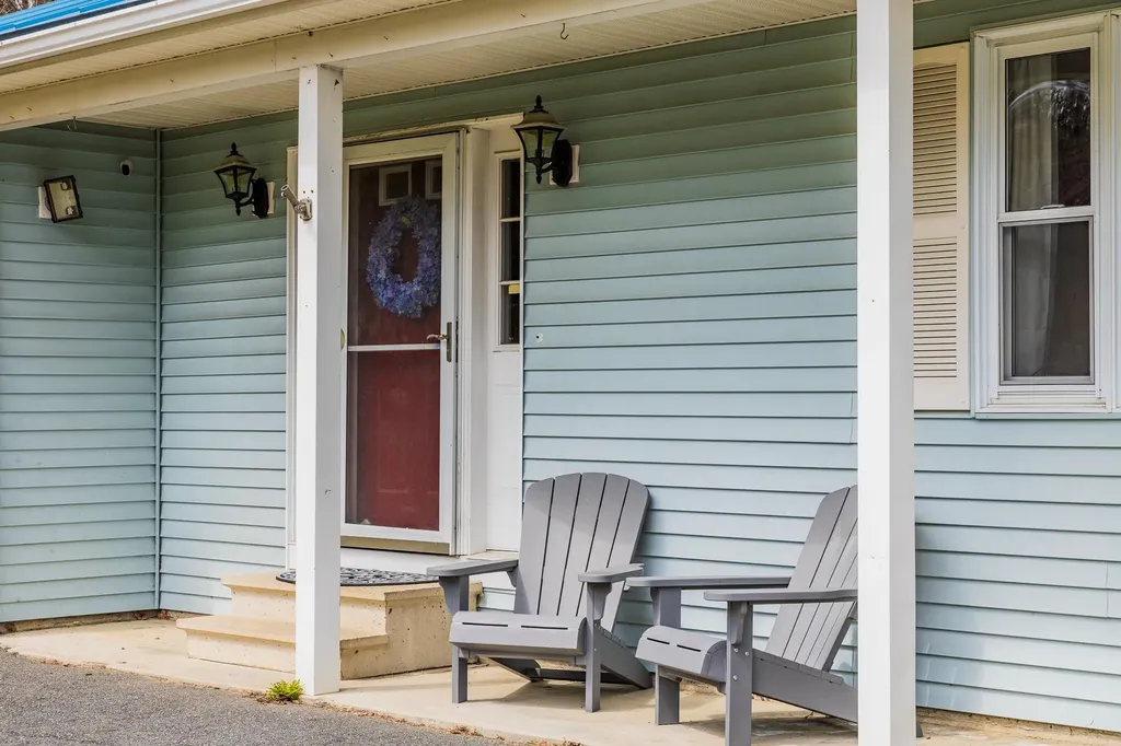 24 Chelsea Circle Lebanon NH 03784