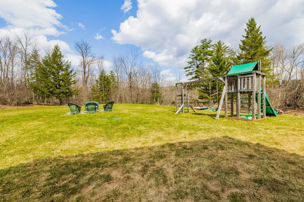 24 Chelsea Circle Lebanon NH 03784