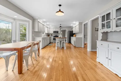 24 Chelsea Circle Lebanon NH 03784