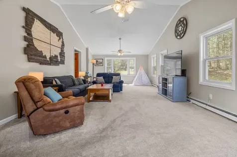 24 Chelsea Circle Lebanon NH 03784