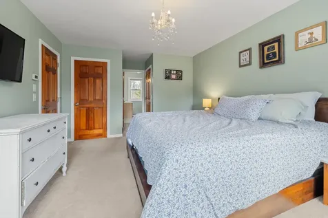 24 Chelsea Circle Lebanon NH 03784