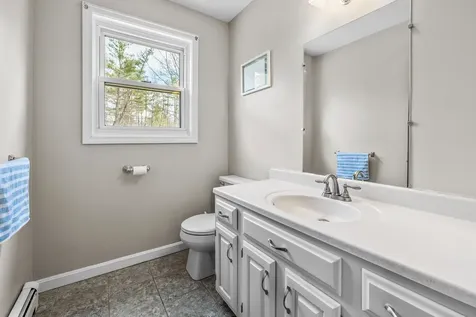 24 Chelsea Circle Lebanon NH 03784