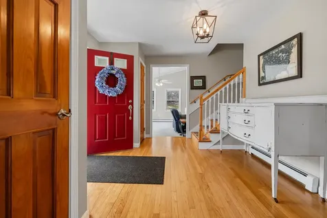 24 Chelsea Circle Lebanon NH 03784