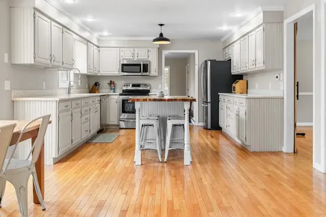 24 Chelsea Circle Lebanon NH 03784