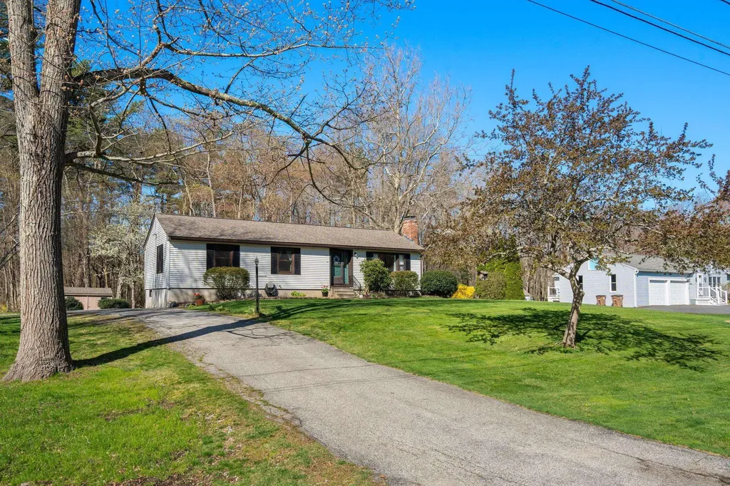 10 Pheasant Lane Atkinson NH 03811