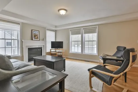 15 Heathrow Court Nashua NH 03063