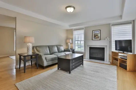 15 Heathrow Court Nashua NH 03063