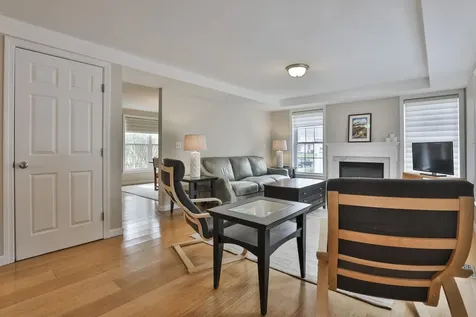 15 Heathrow Court Nashua NH 03063