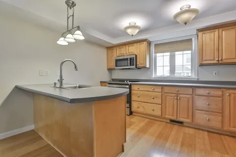 15 Heathrow Court Nashua NH 03063