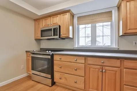 15 Heathrow Court Nashua NH 03063