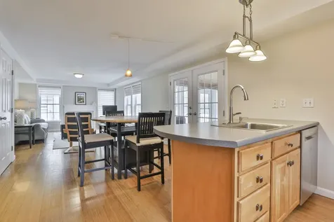 15 Heathrow Court Nashua NH 03063