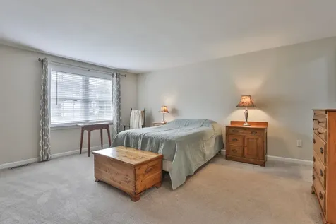 15 Heathrow Court Nashua NH 03063