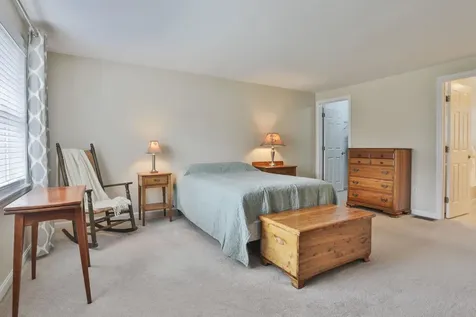 15 Heathrow Court Nashua NH 03063