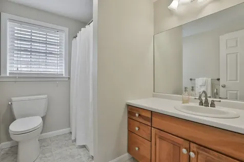 15 Heathrow Court Nashua NH 03063